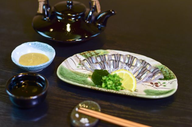 料理は、薩摩川内市の名物、きびなごの刺身をイメージの画像