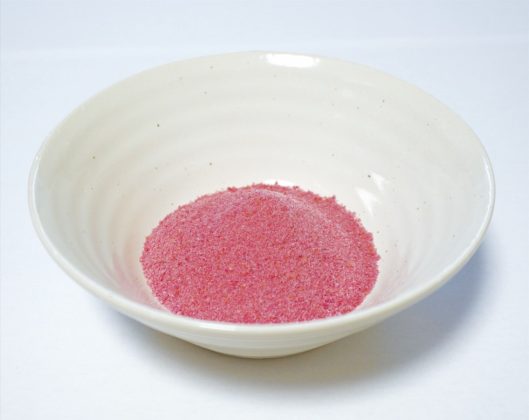本格麦焼酎「ひむかのくろうま」をブレンドしたピンクの「焼酎塩」を開発！「くろうま」にあわせて焼酎塩、宮崎料理を自宅で楽しめるセットを数量限定で12月12日に発売 
