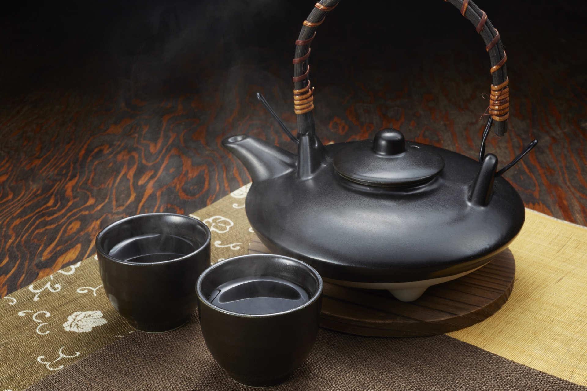 焼酎の種類と特徴｜芋・麦・米・黒糖・そば・ごまを徹底解説