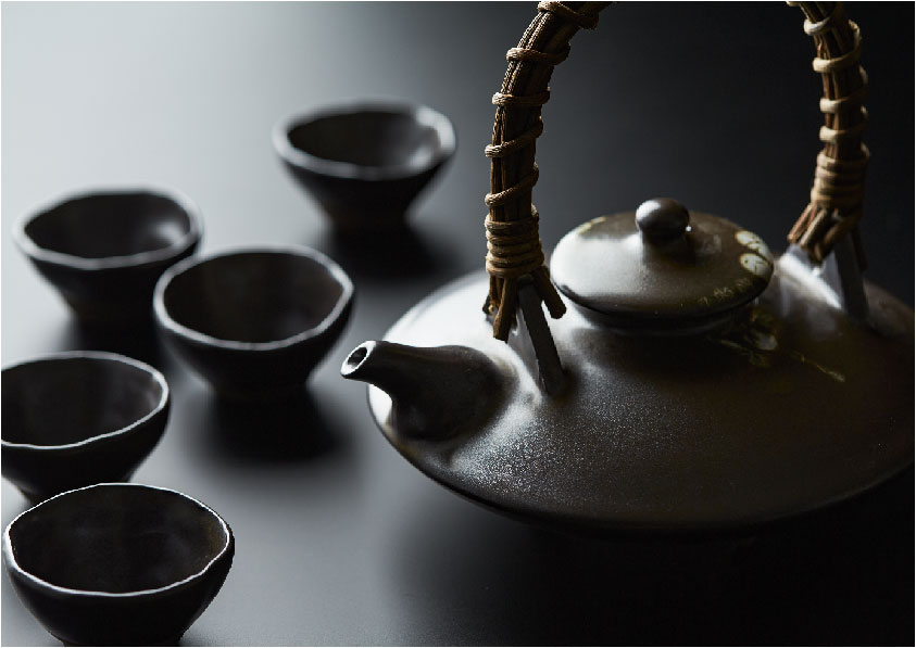 焼酎はなぜ「食中酒」なのか?世界の蒸留酒文化から見える本当の姿