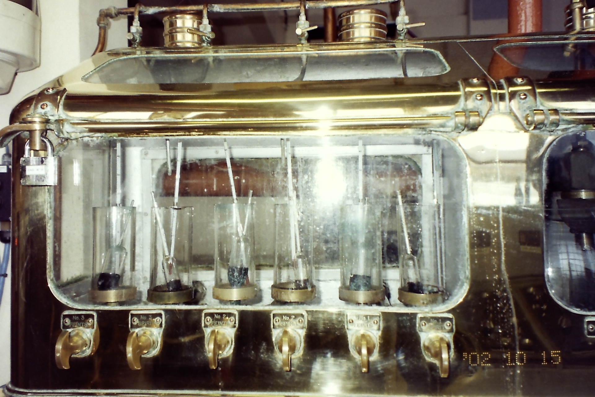 甲類焼酎を支える連続式蒸留機とは何か